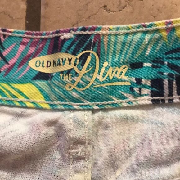 (5/$25) Host pick Old Navy tropical Diva Shorts - Picture 2 of 5